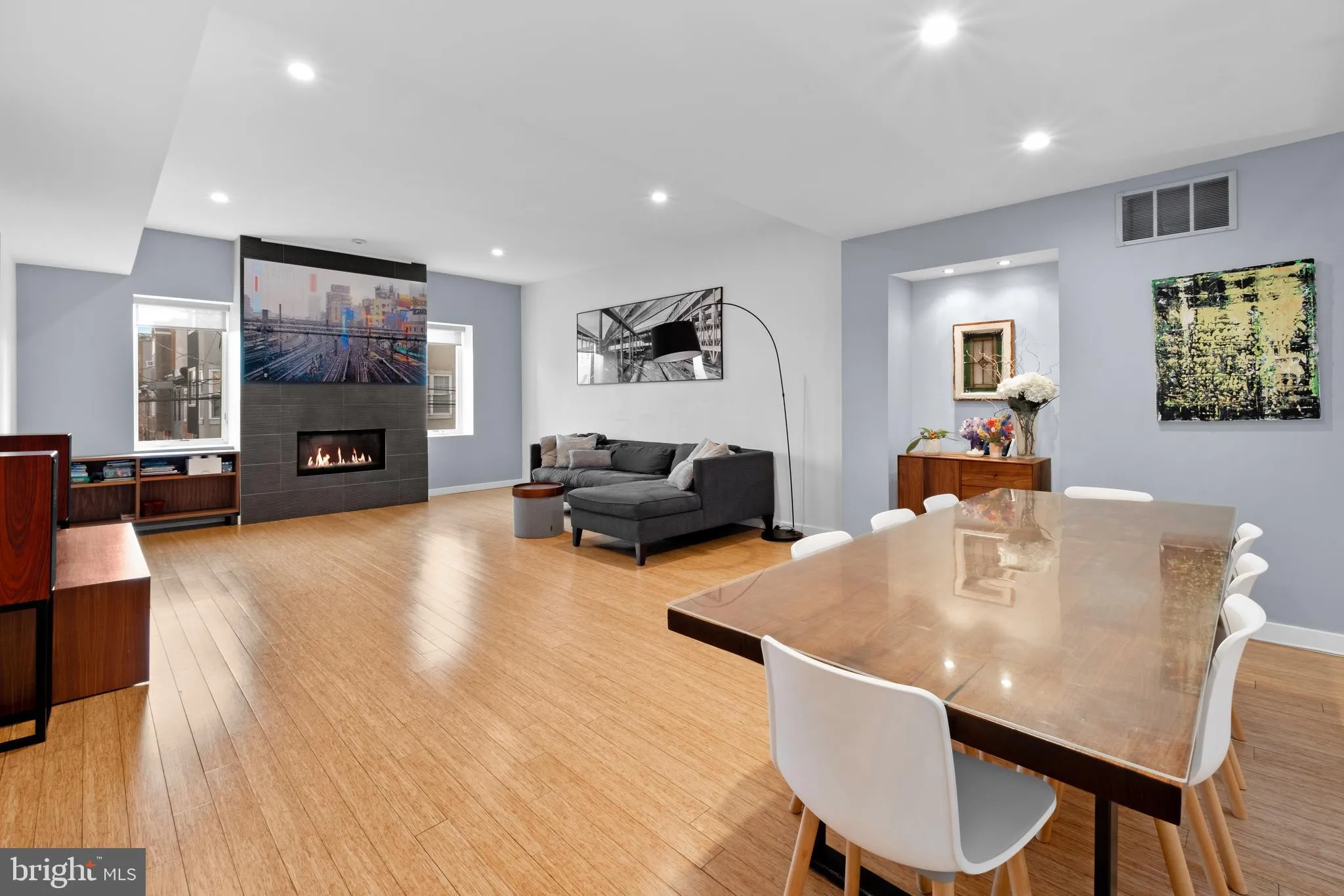 Philadelphia, Pennsylvania 19146, United States, 3 Bedrooms Bedrooms, ,3 BathroomsBathrooms,Residential,Active,141125