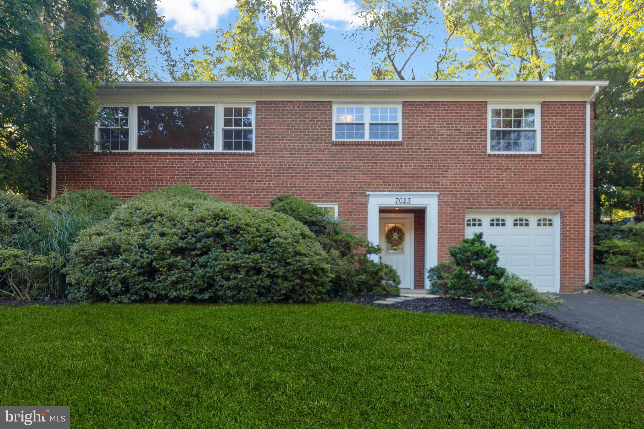 BROYHILL CREST - Residential