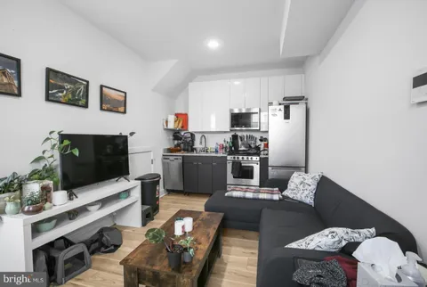 100 W Susquehanna Avenue Unit 4, Philadelphia, PA MLS: PAPH2457058