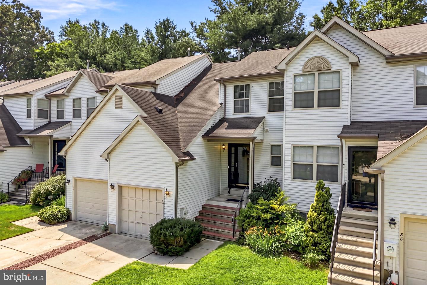 40 WOODSTREAM COURT