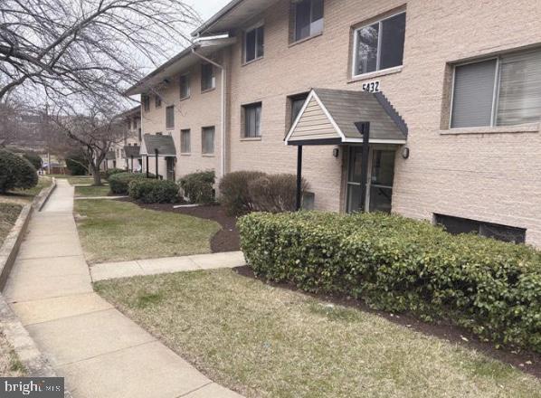 Welcome to a charming and well-maintained 2-bedroom, with 1 bonus room, 1 bath condo located on the desirable first floor. This spacious unit offers a bright and open living and dining area, perfect for entertaining or relaxing at home. The kitchen features sleek countertops, ample cabinetry, and an efficient layout for everyday cooking. Both bedrooms are generously sized with large closets, and the updated bathroom adds a modern touch. You’ll also enjoy the convenience of an in-unit washer and dryer, making laundry day simple and stress-free. Step out onto your private patio to enjoy your morning coffee or unwind after a long day.
Conveniently located just minutes from the New Carrollton Metro Station (Orange Line, MARC, and Amtrak), this home is ideal for commuters. You’ll also enjoy quick access to I-495, Route 50, and the BW Parkway. Nearby, you’ll find shopping centers, restaurants, grocery stores, and parks to meet all your lifestyle needs. The community offers assigned parking and guest parking.
Don’t miss this opportunity to live in one of New Carrollton’s most accessible and commuter-friendly locations. Schedule your showing today and make this beautiful condo your home!