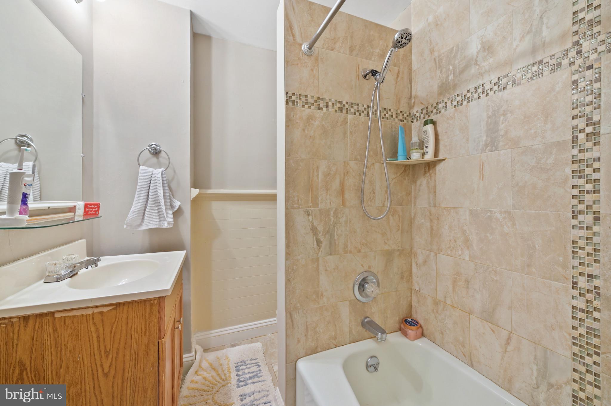 HAMPDEN HISTORIC DISTRICT - Residential Lease