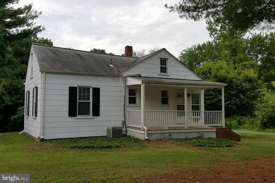 Great location. Located on a cul-de-sac, this is a rare find in Sleepy Hollow. Convenient to DC, 7 Corners, I395 and and all major roads. Huge separate brick garage for cars and storage.