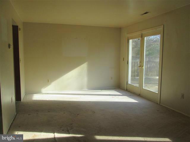 WHISPERING WOODS - Residential