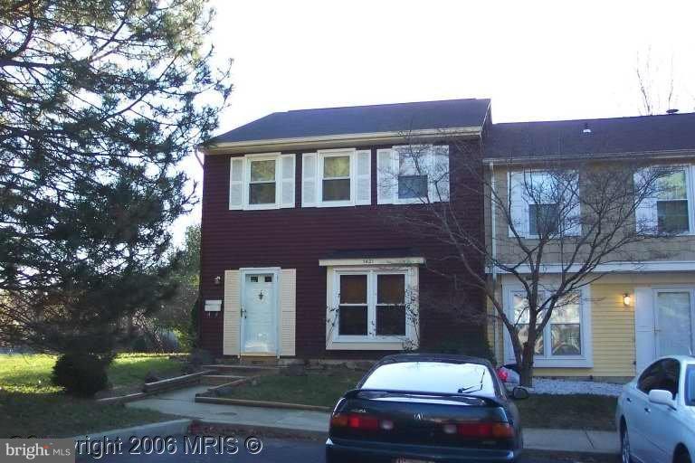 3BR, 1.5BA end unit townhome in sought after Whispering Woods with fireplace! Nice fenced back yard...good size rooms. Convenient to Annapolis, Baltimore, DC and close to shopping, and public transportation.
