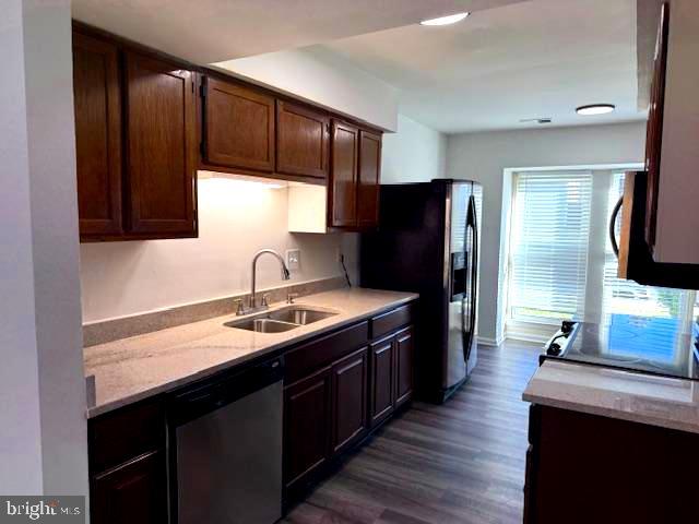 CLOVERLEAF TOWNHOUSES - Residential Lease