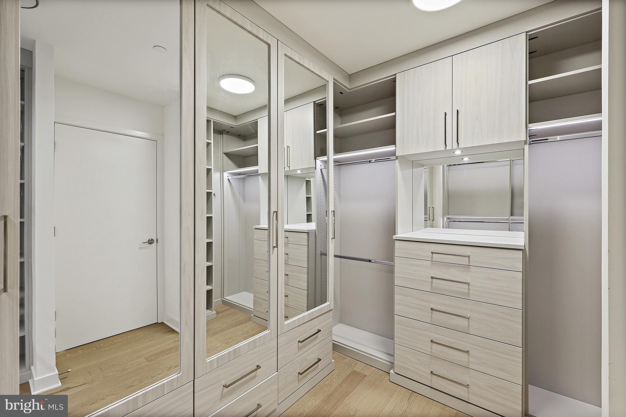 THE VERSE CONDO - Residential