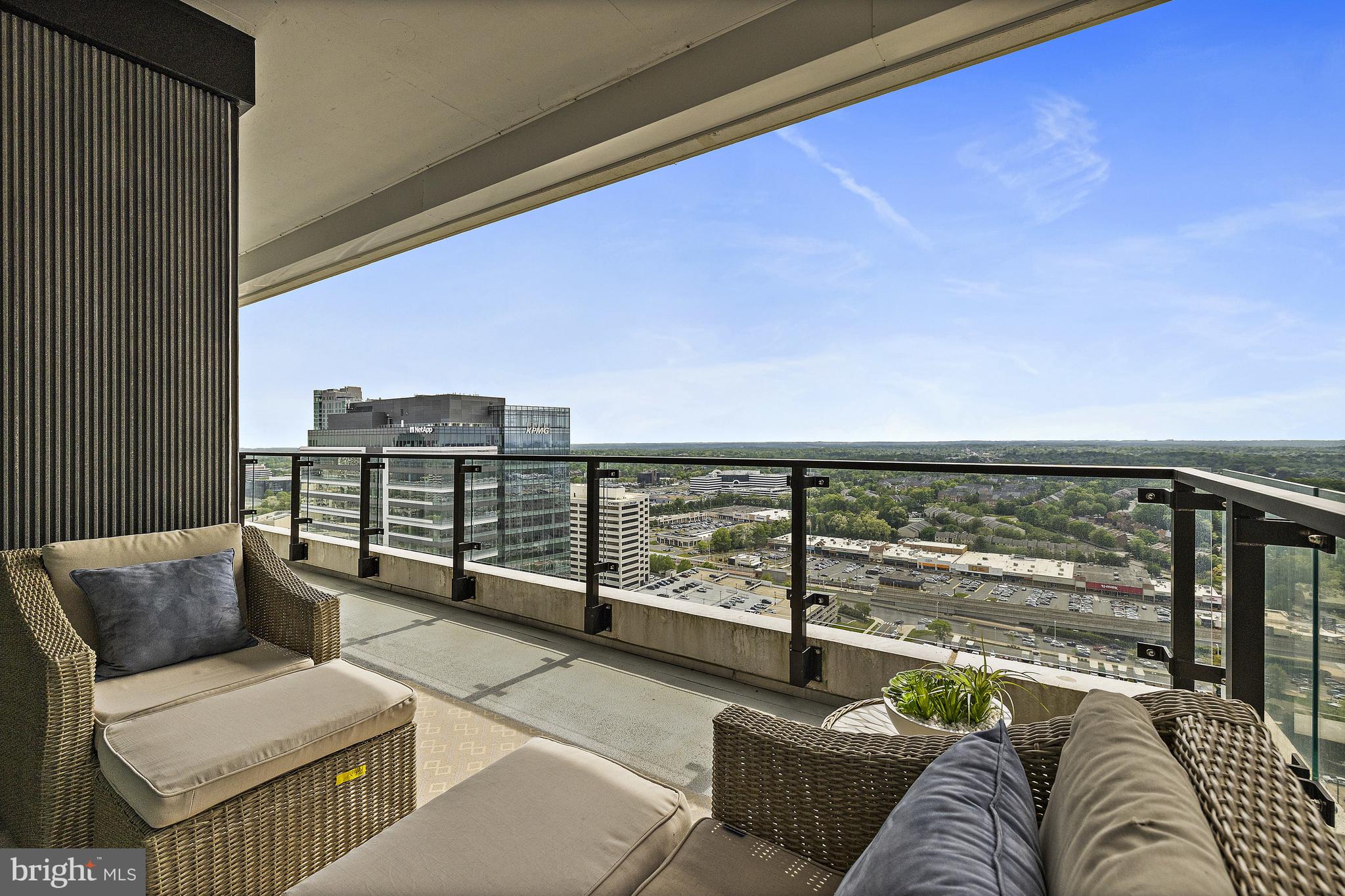 THE VERSE CONDO - Residential