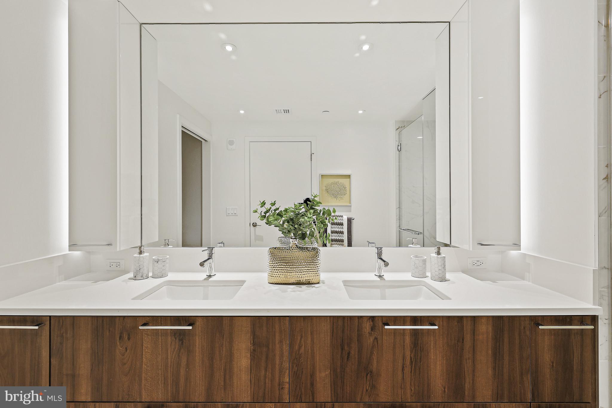 THE VERSE CONDO - Residential