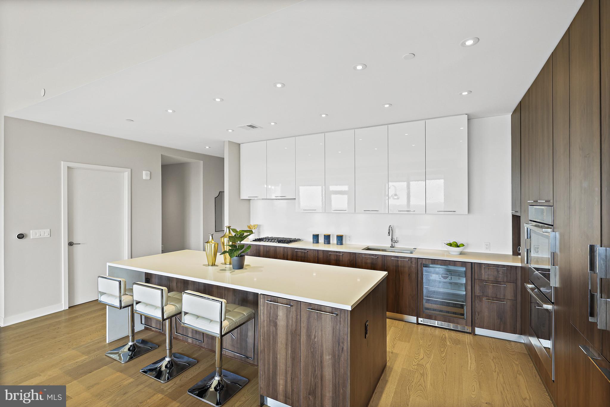 THE VERSE CONDO - Residential