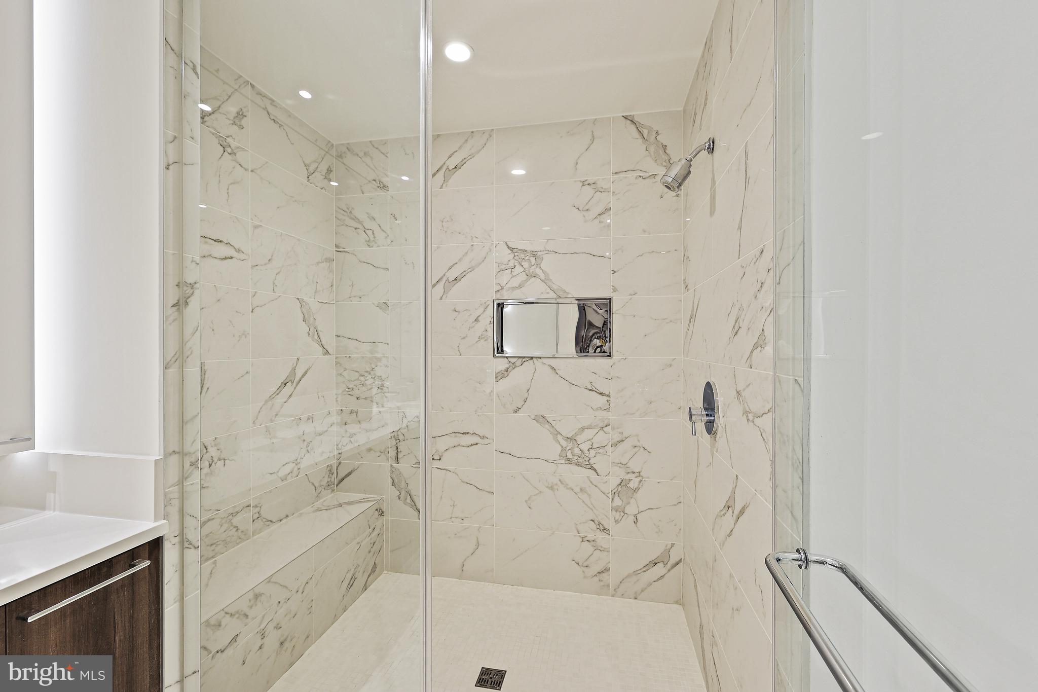 THE VERSE CONDO - Residential