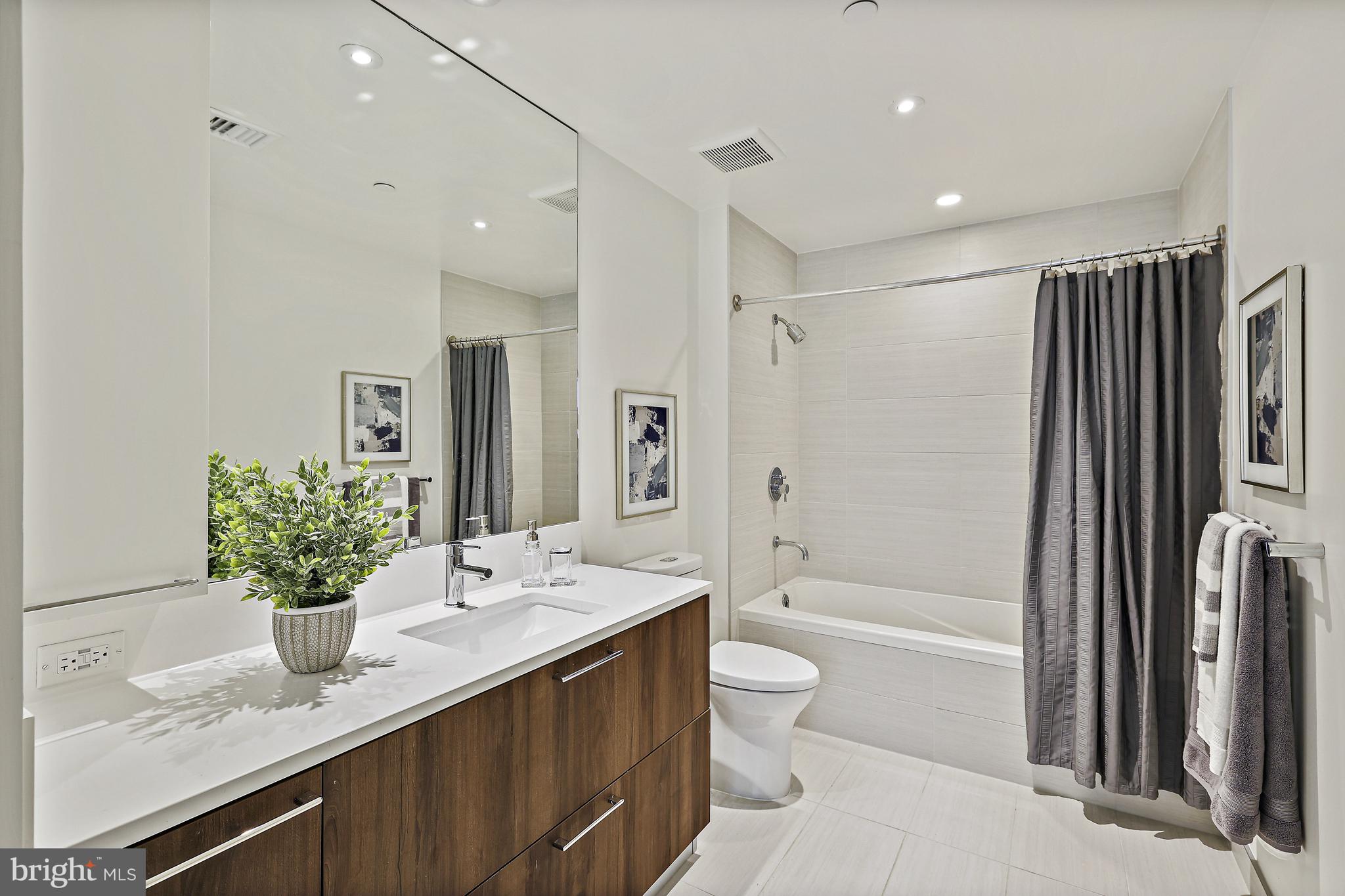 THE VERSE CONDO - Residential