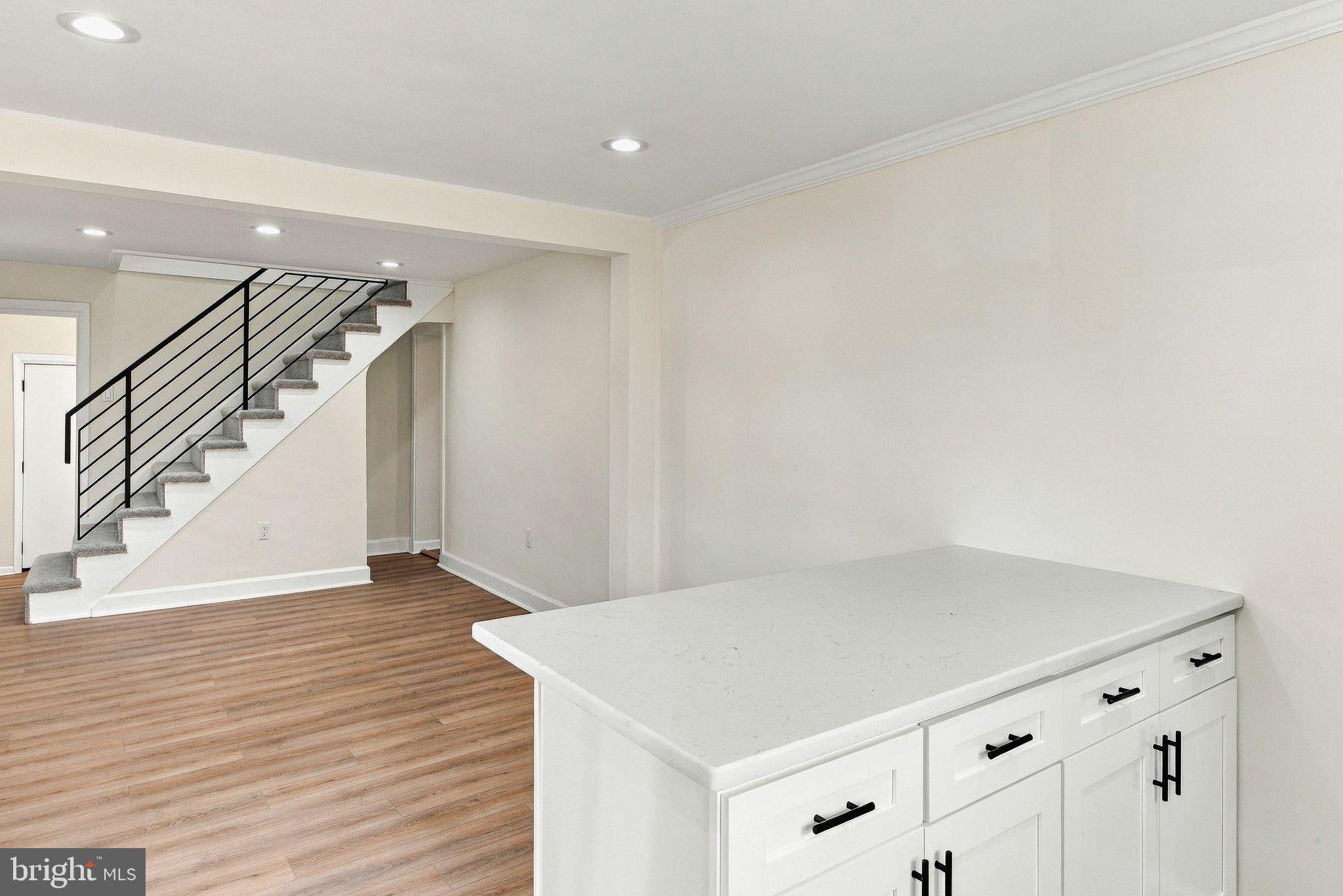 17 W WOOD STREET