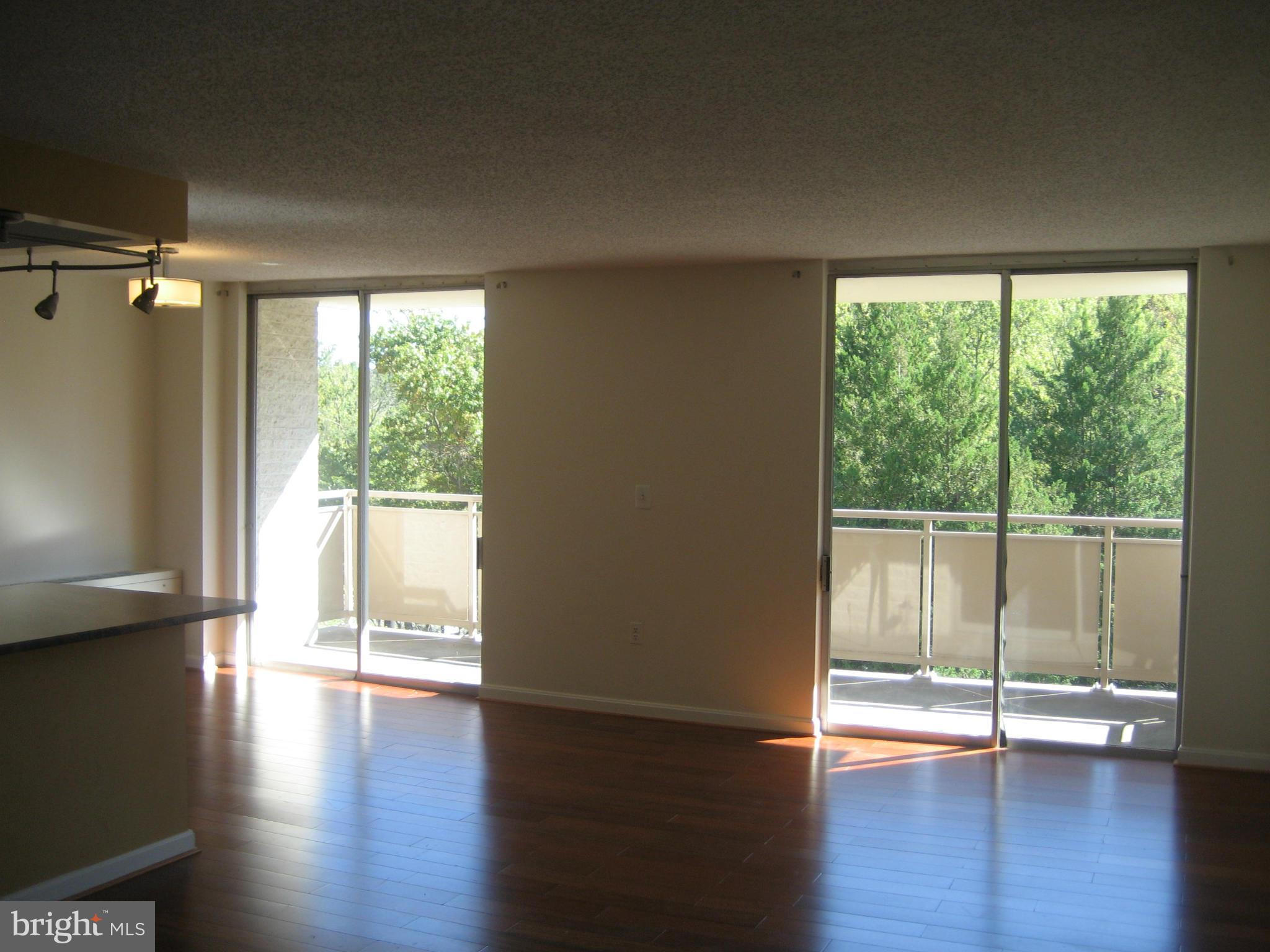 LAKESIDE TERRACE - Residential