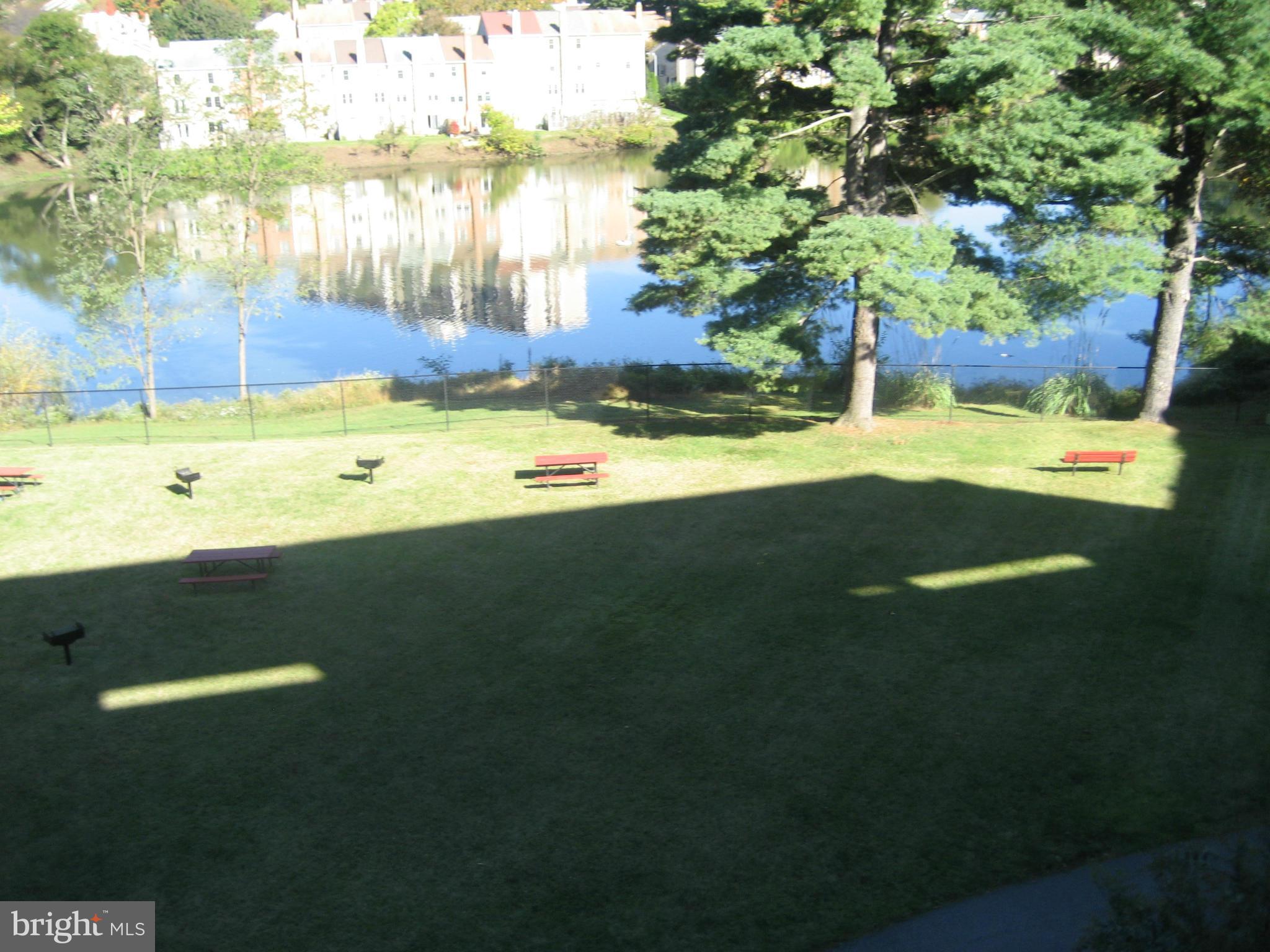 LAKESIDE TERRACE - Residential