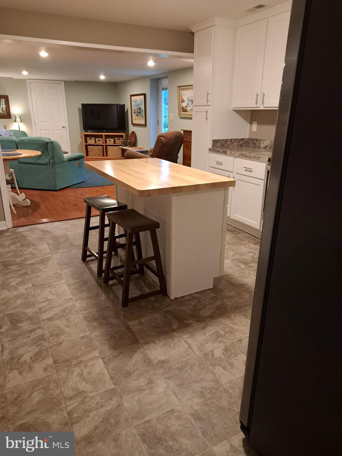 FOX POINT - Residential Lease