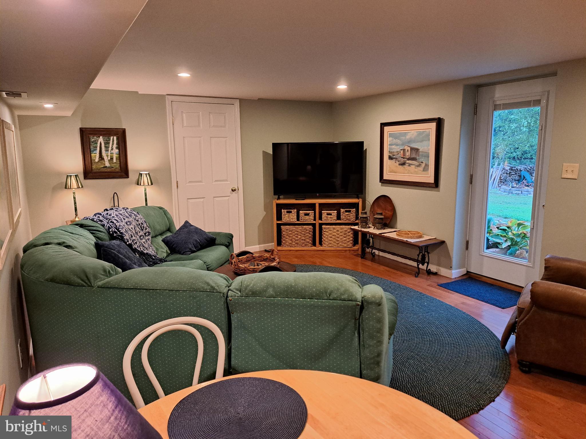 FOX POINT - Residential Lease