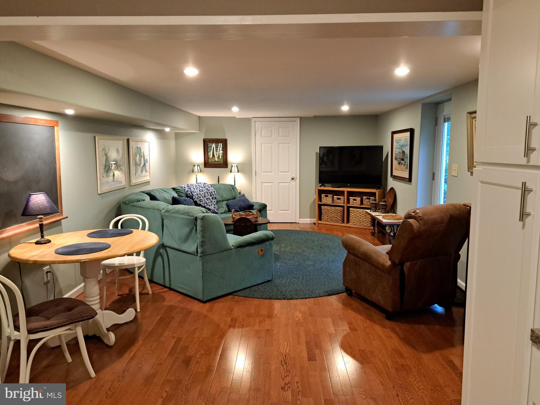 FOX POINT - Residential Lease