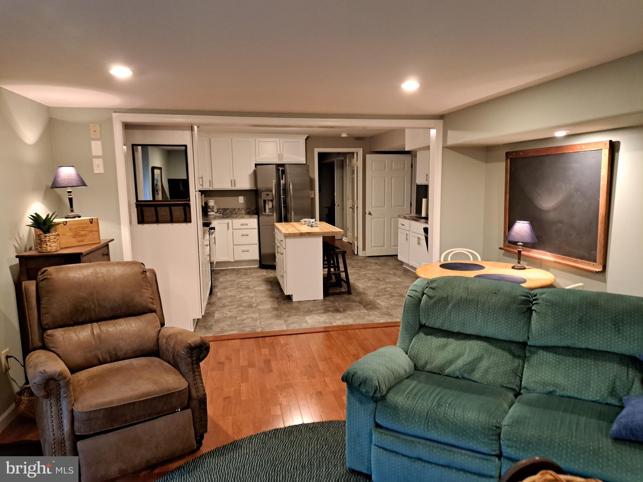 FOX POINT - Residential Lease