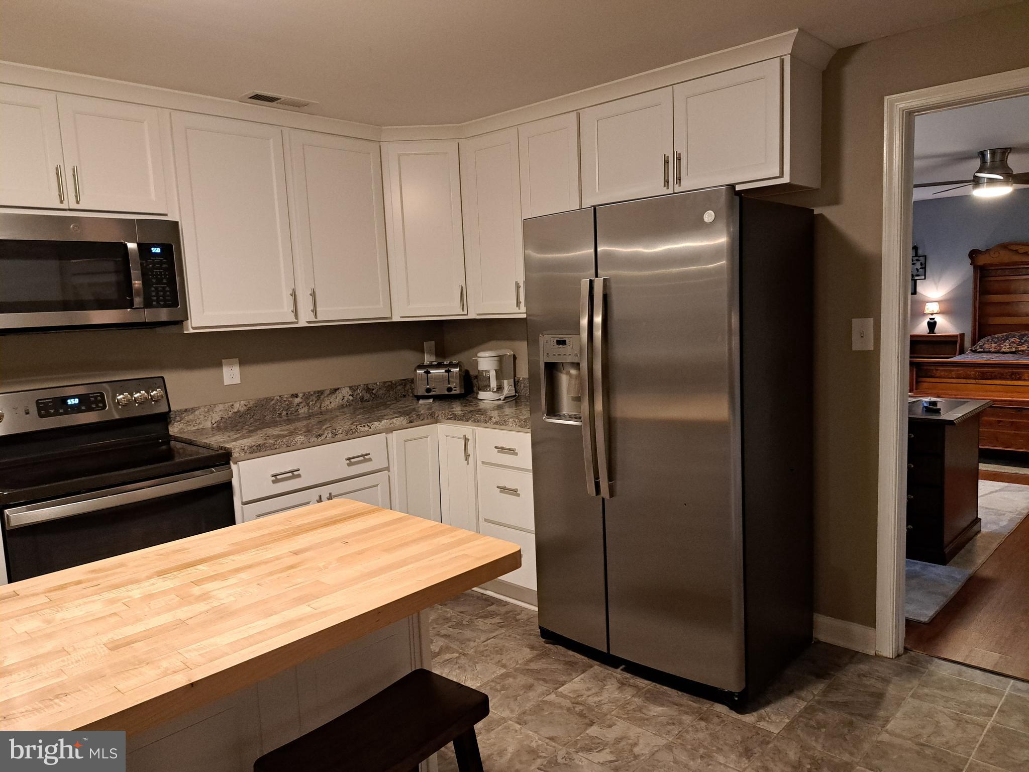 FOX POINT - Residential Lease