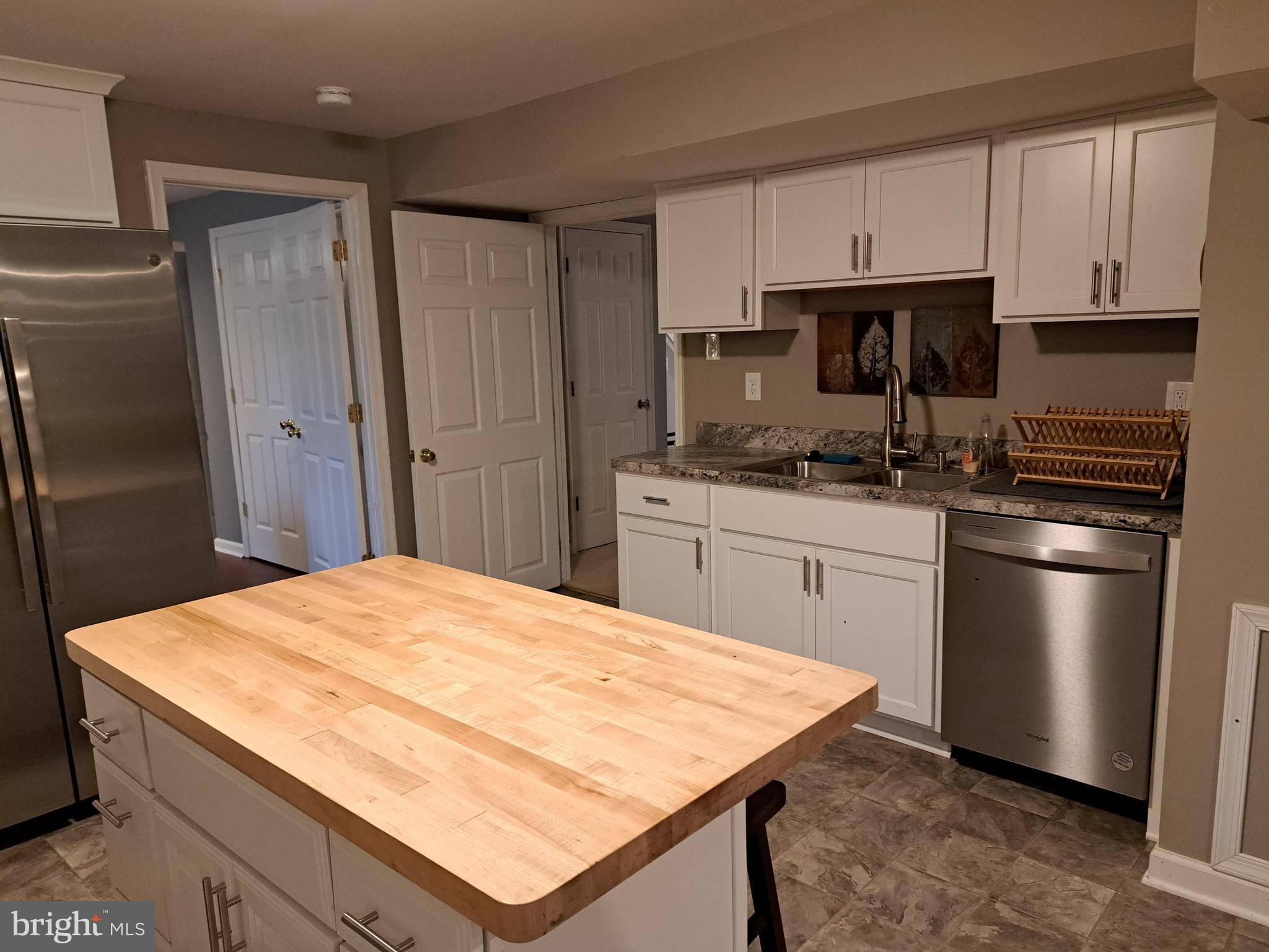 FOX POINT - Residential Lease