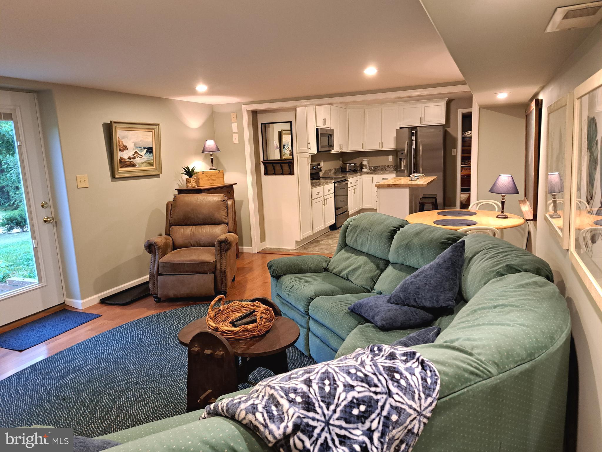 FOX POINT - Residential Lease