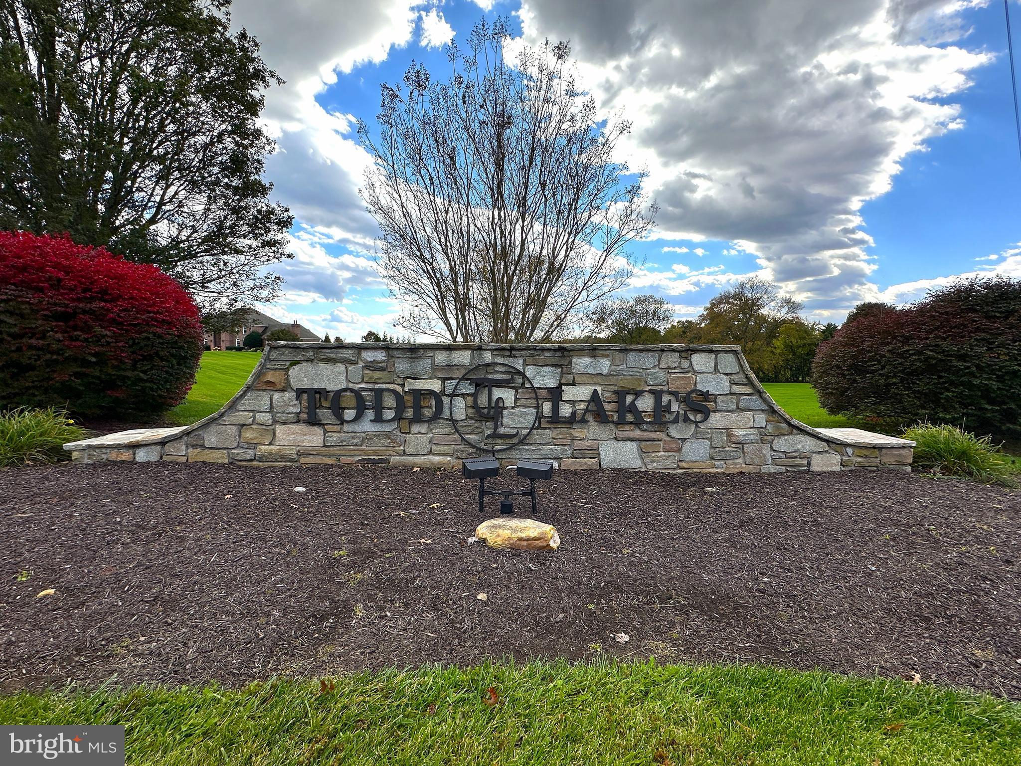 TODD LAKES - Residential