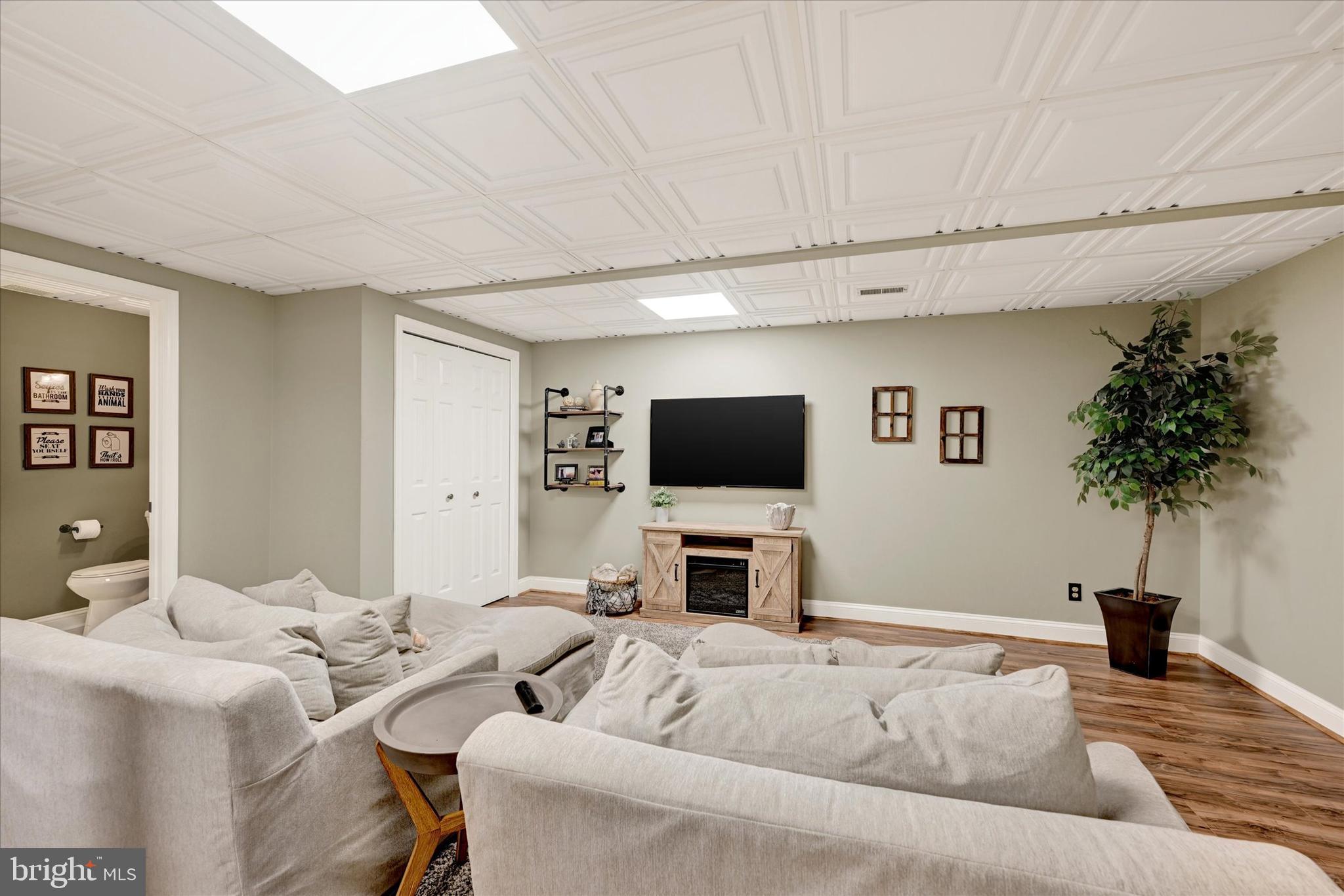 TODD LAKES - Residential