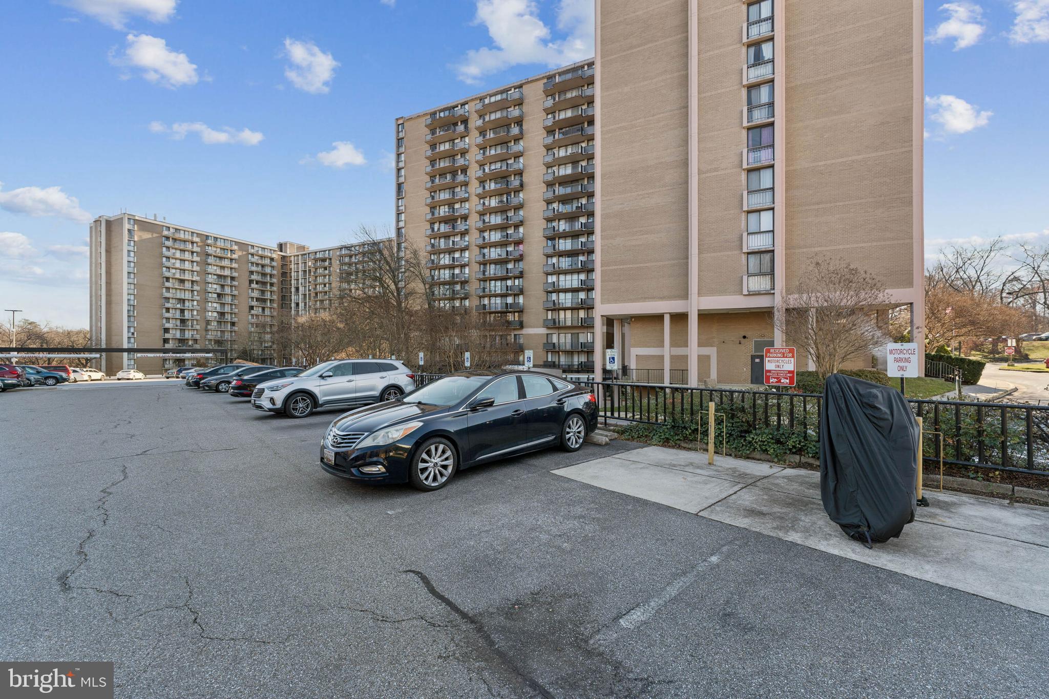 TOWERS IN WESTCHESTER PARK - Residential