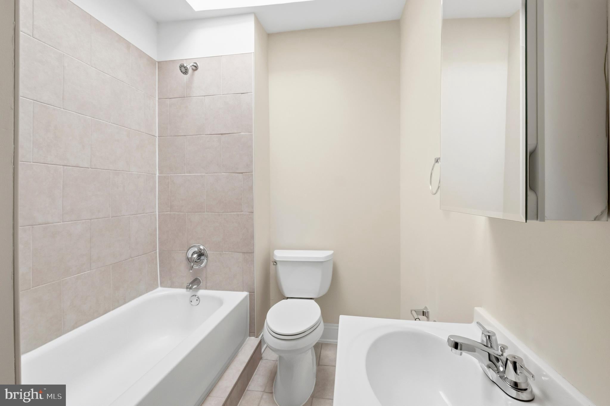 237 15th St SE, Washington, DC, 20003, USA, 3 Bedrooms Bedrooms, ,2 BathroomsBathrooms,Townhouse,Active,237 15th St SE,DCDC2243498