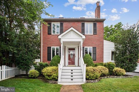 Photo of 1708 N Quincy Street, ARLINGTON, VA 22207 (MLS # VAAR2074012)