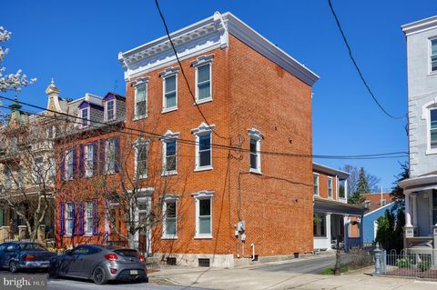 Photo of 437 W Orange Street, Lancaster, PA 17603 (MLS # PALA2049008)