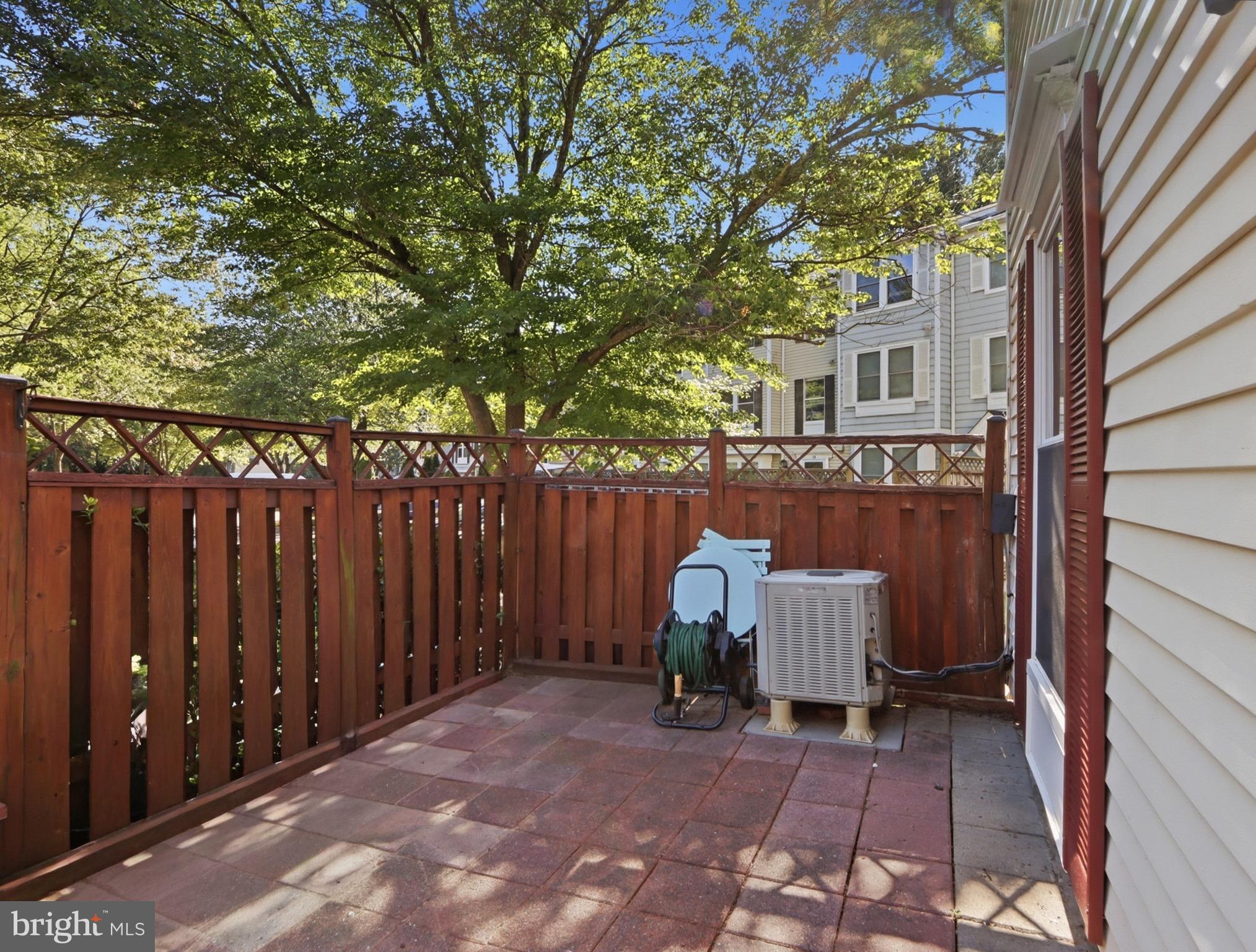 40 WHITECHURCH COURT