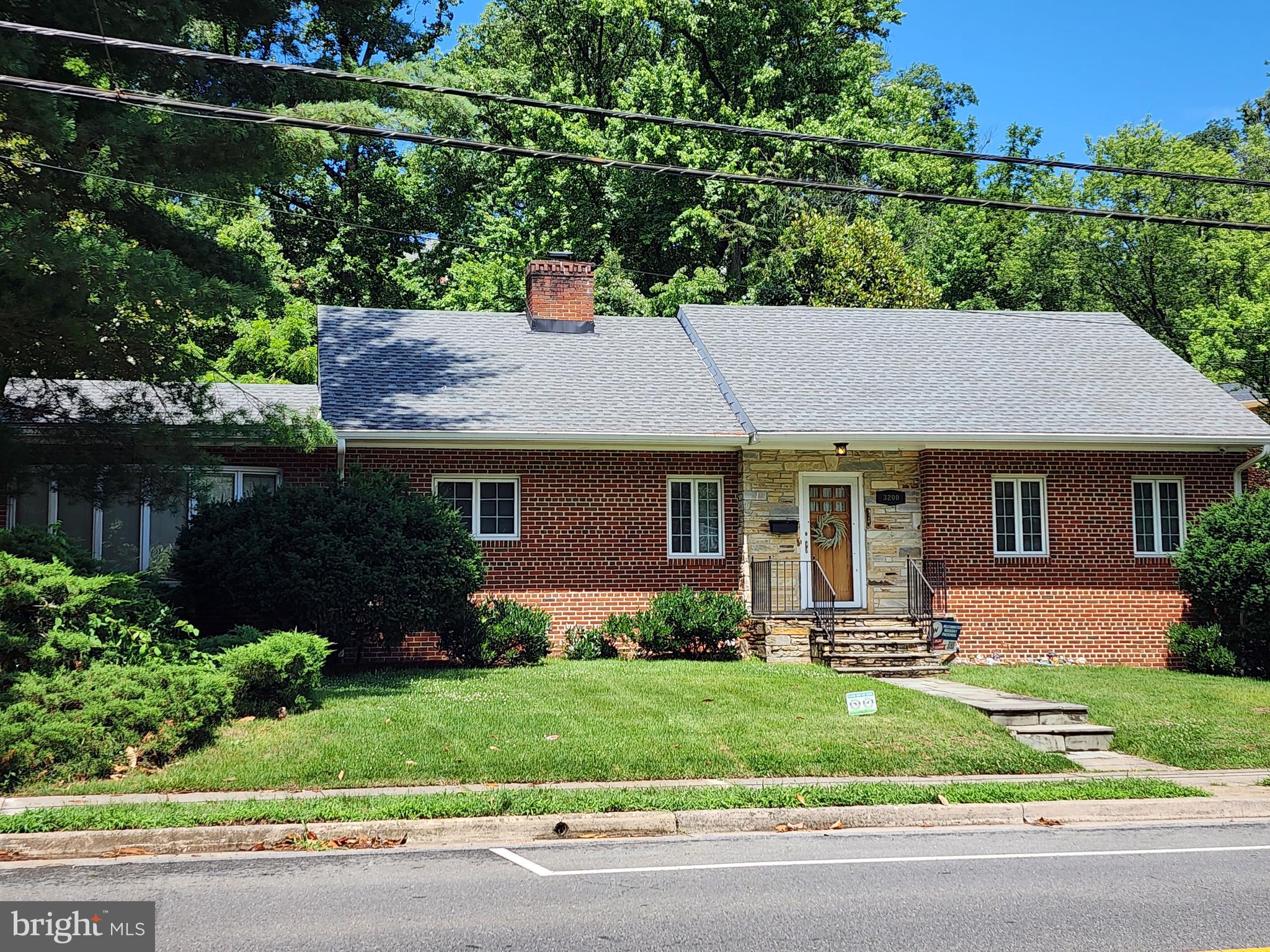 ***Tour is available after 7/19 with 24-hour notice required.***
Beautifully updated all-brick rambler on a landscaped 0.31-acre corner lot in quiet Alexandria, near Pentagon, Amazon HQ2, and Potomac Yard. This 3BR/2BA home offers 1,700 SF of living space plus a spacious 646 SF sunroom—perfect for morning coffee or entertaining. Features include hardwood floors, gas fireplace, remodeled kitchen and baths, recessed LED lights, and a 1-car garage. A rare rental opportunity in a prime location!
