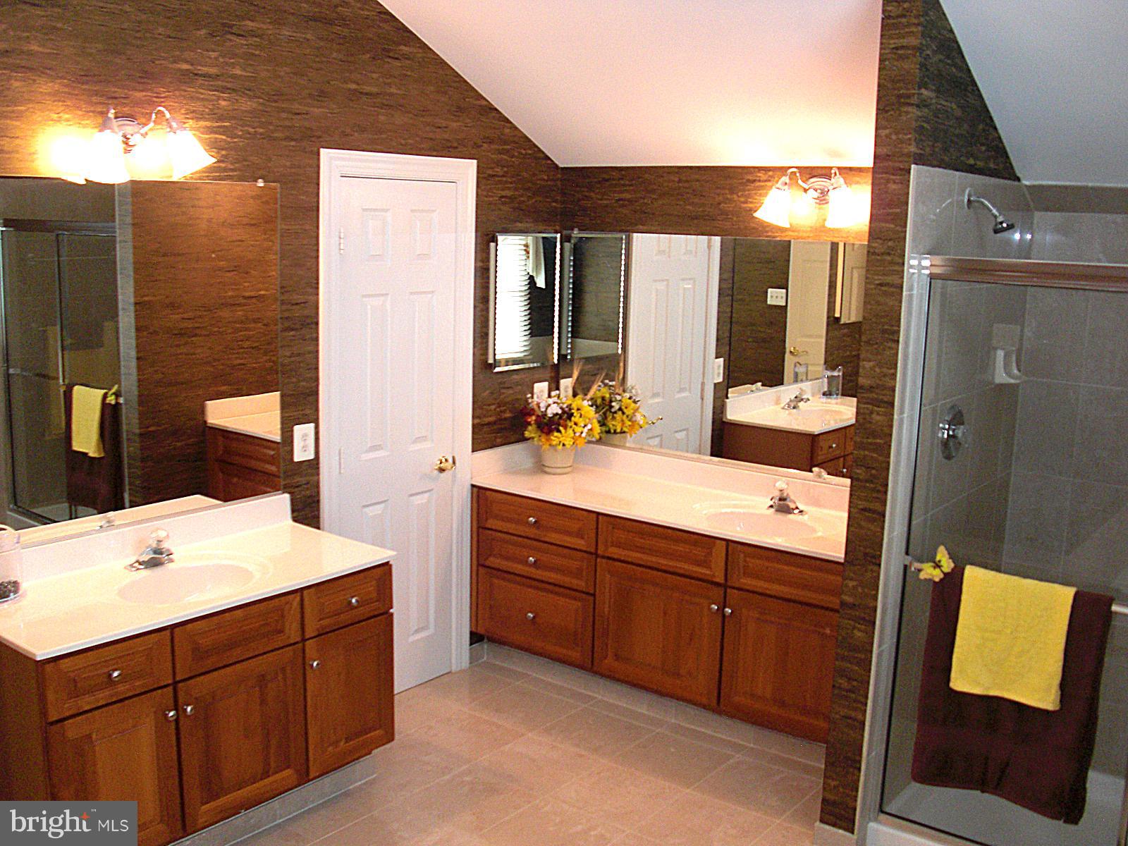 KINGS CROSSING - Residential Lease