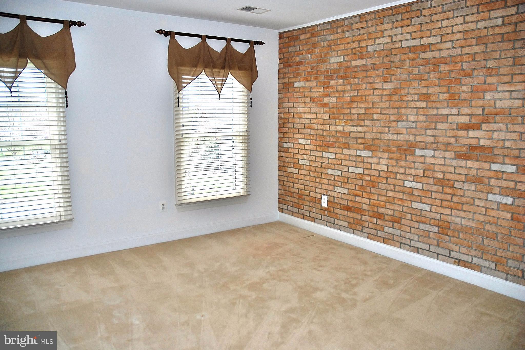 KINGS CROSSING - Residential Lease