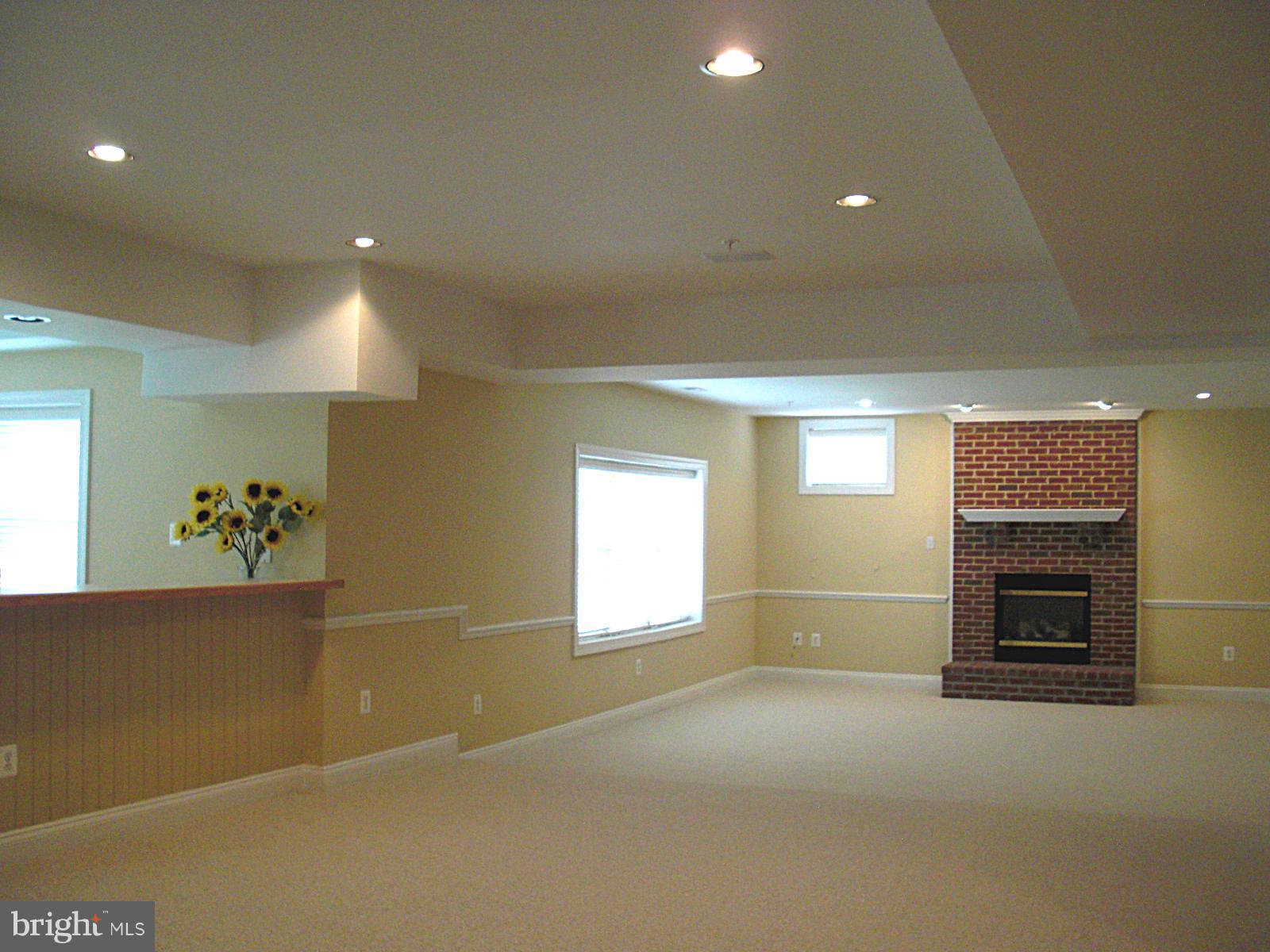 KINGS CROSSING - Residential Lease