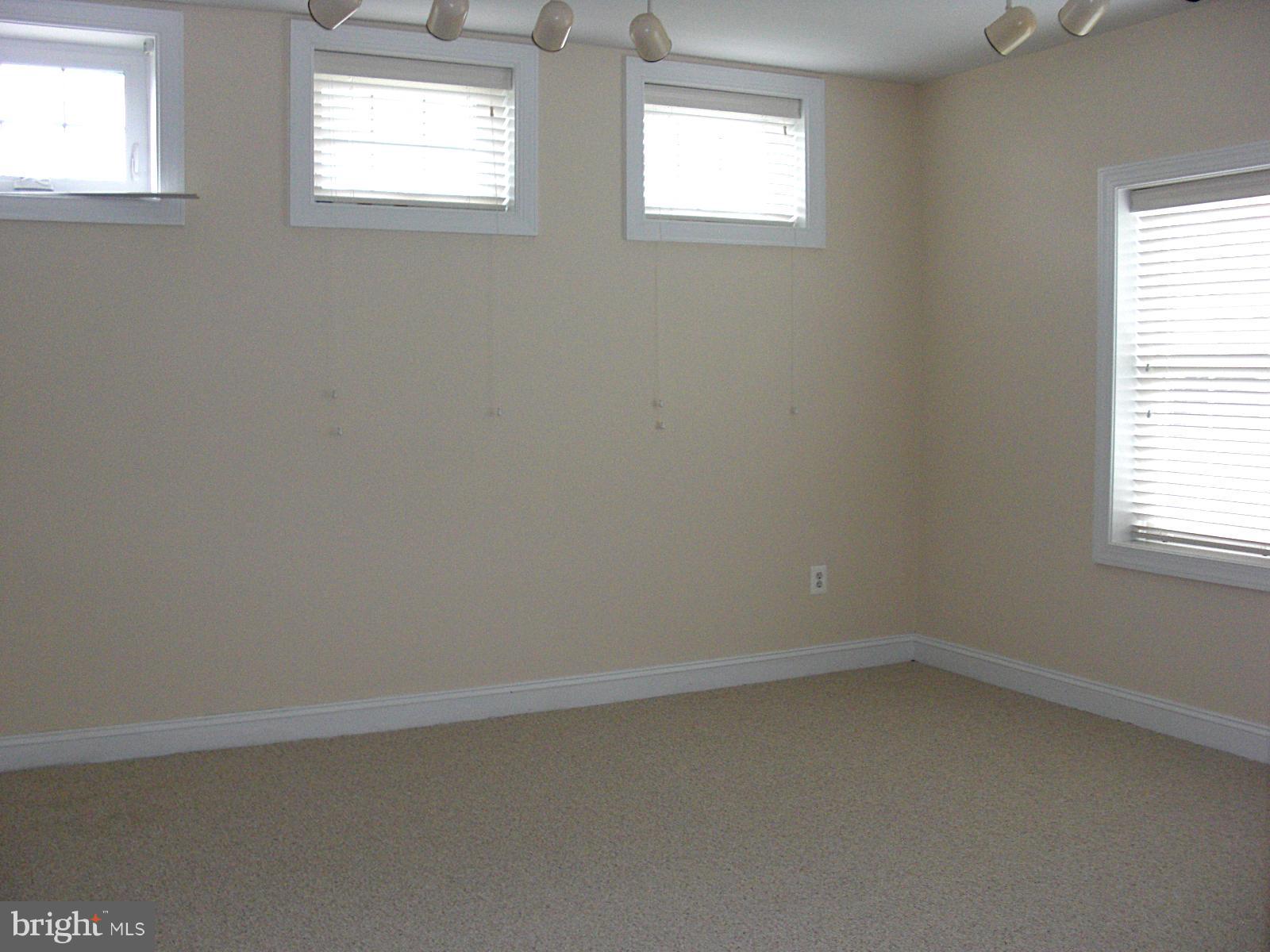 KINGS CROSSING - Residential Lease