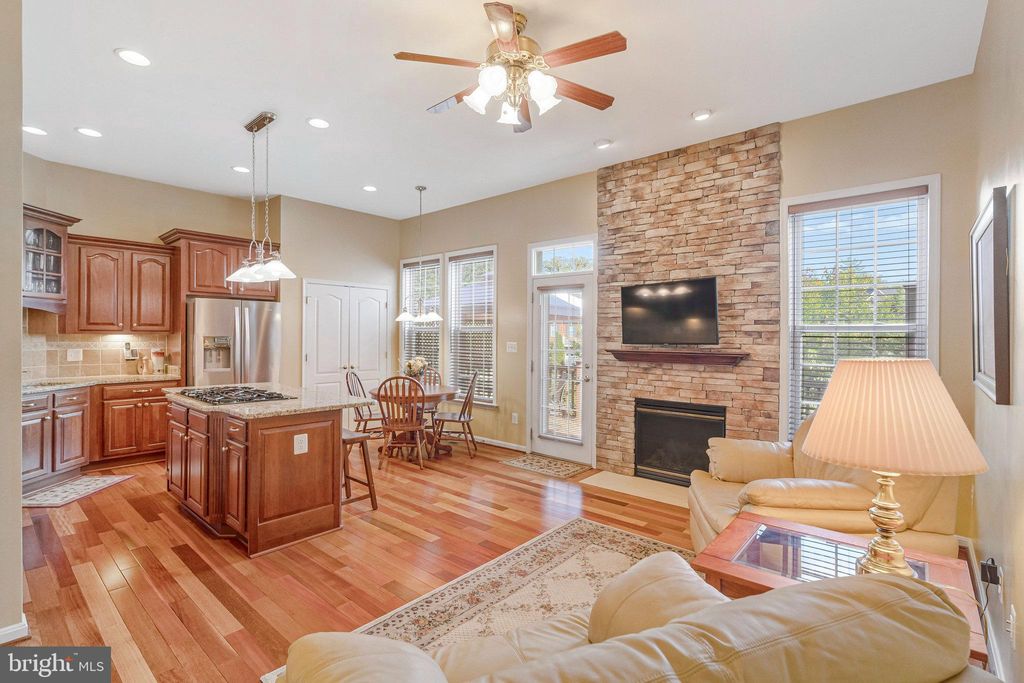 Photo of 22070 Avonworth Square, BROADLANDS, VA 20148 (MLS # VALO2109116)