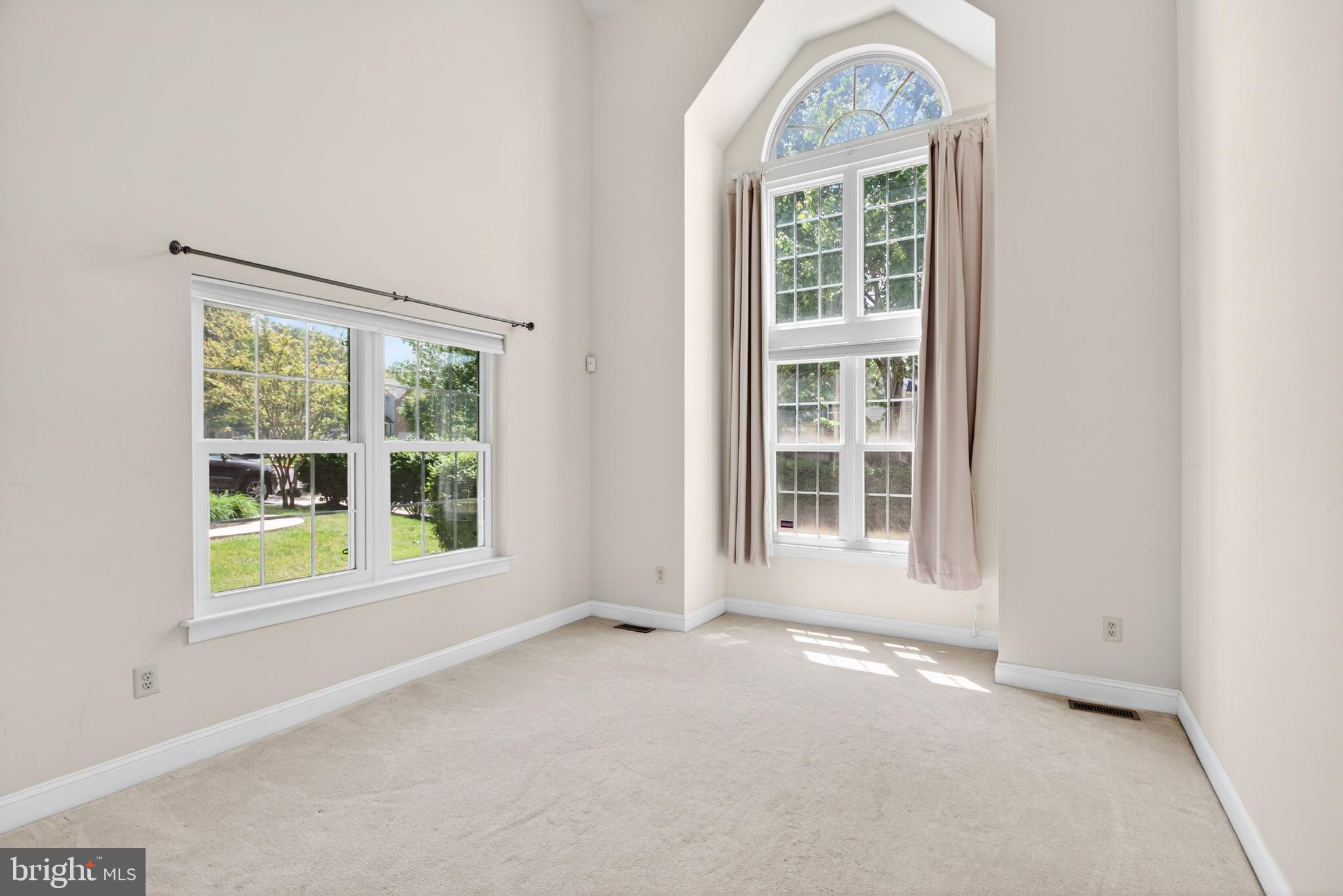 WILLIAMSBURG VILLA - Residential