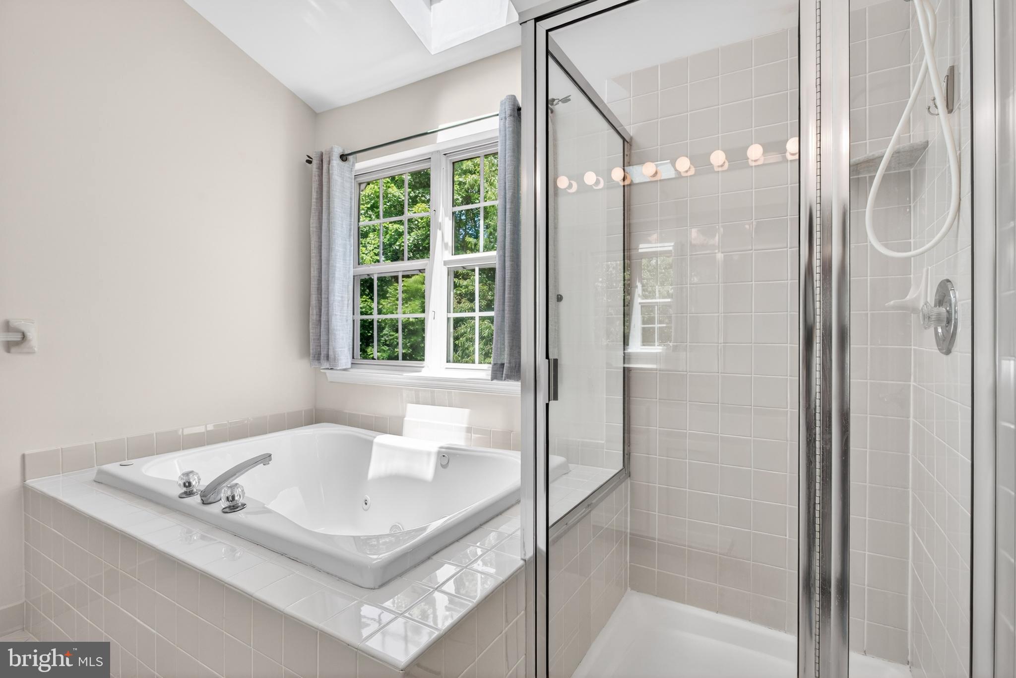 WILLIAMSBURG VILLA - Residential