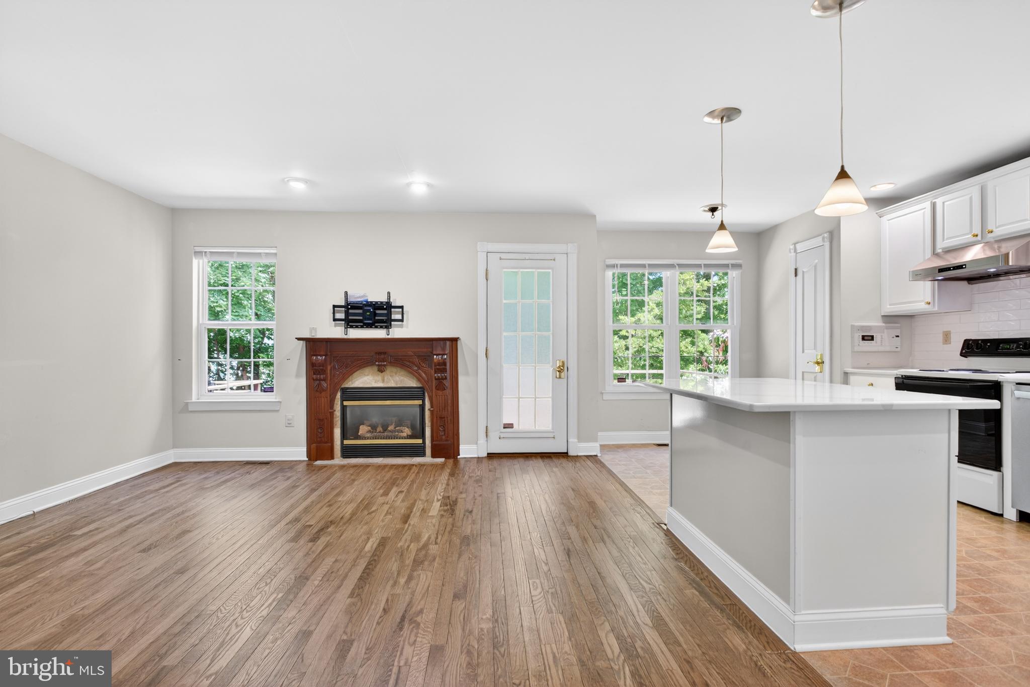 WILLIAMSBURG VILLA - Residential