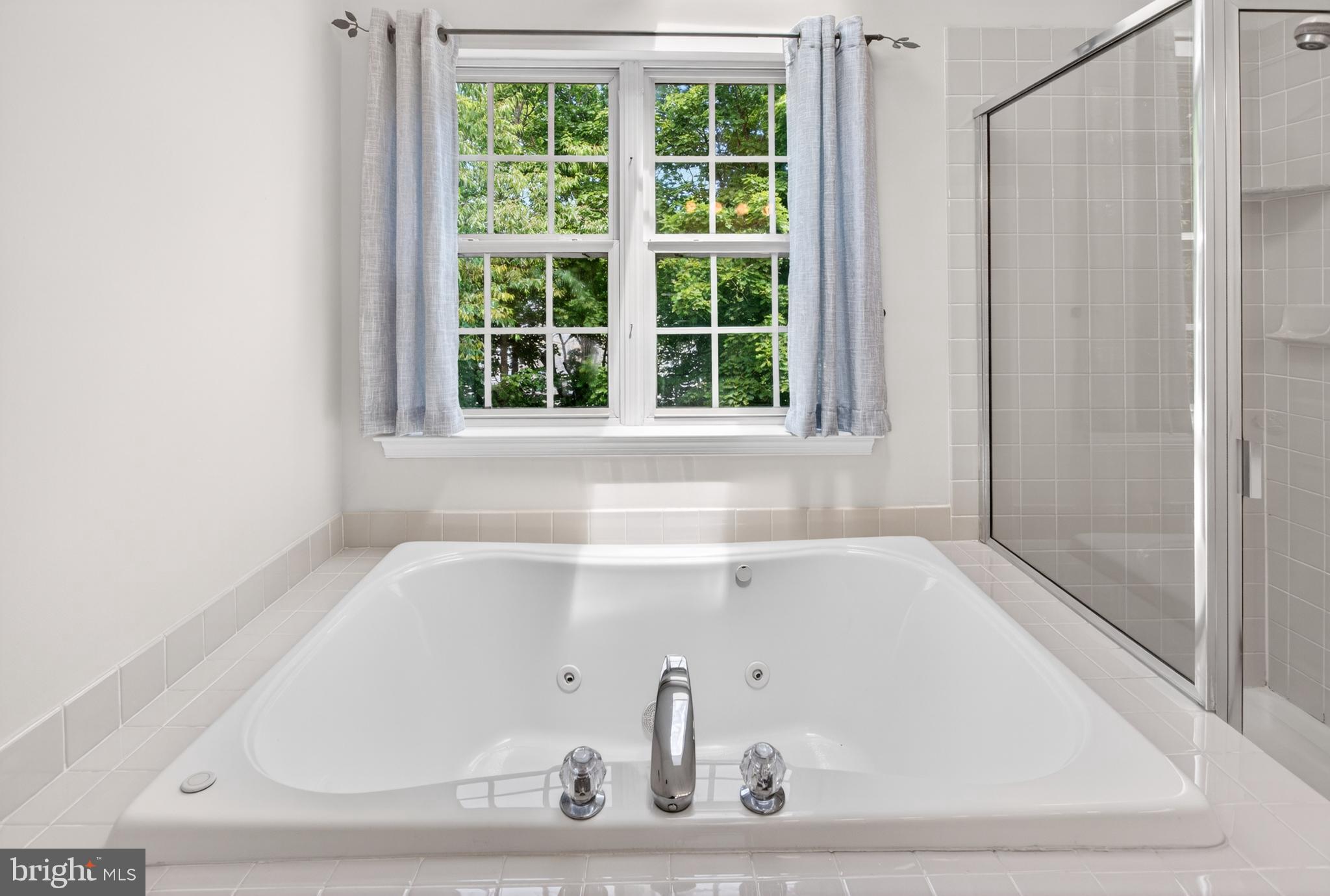 WILLIAMSBURG VILLA - Residential