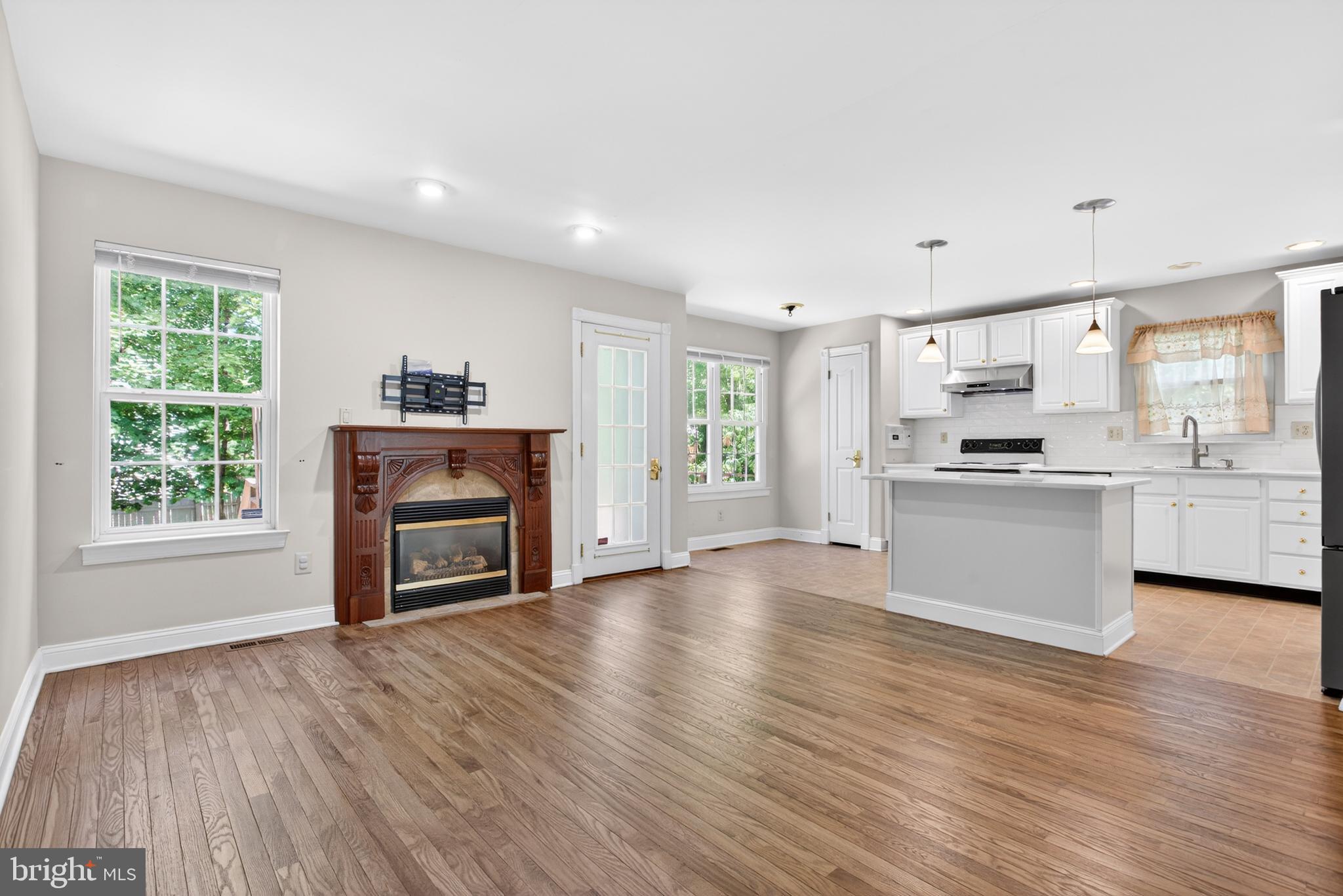 WILLIAMSBURG VILLA - Residential