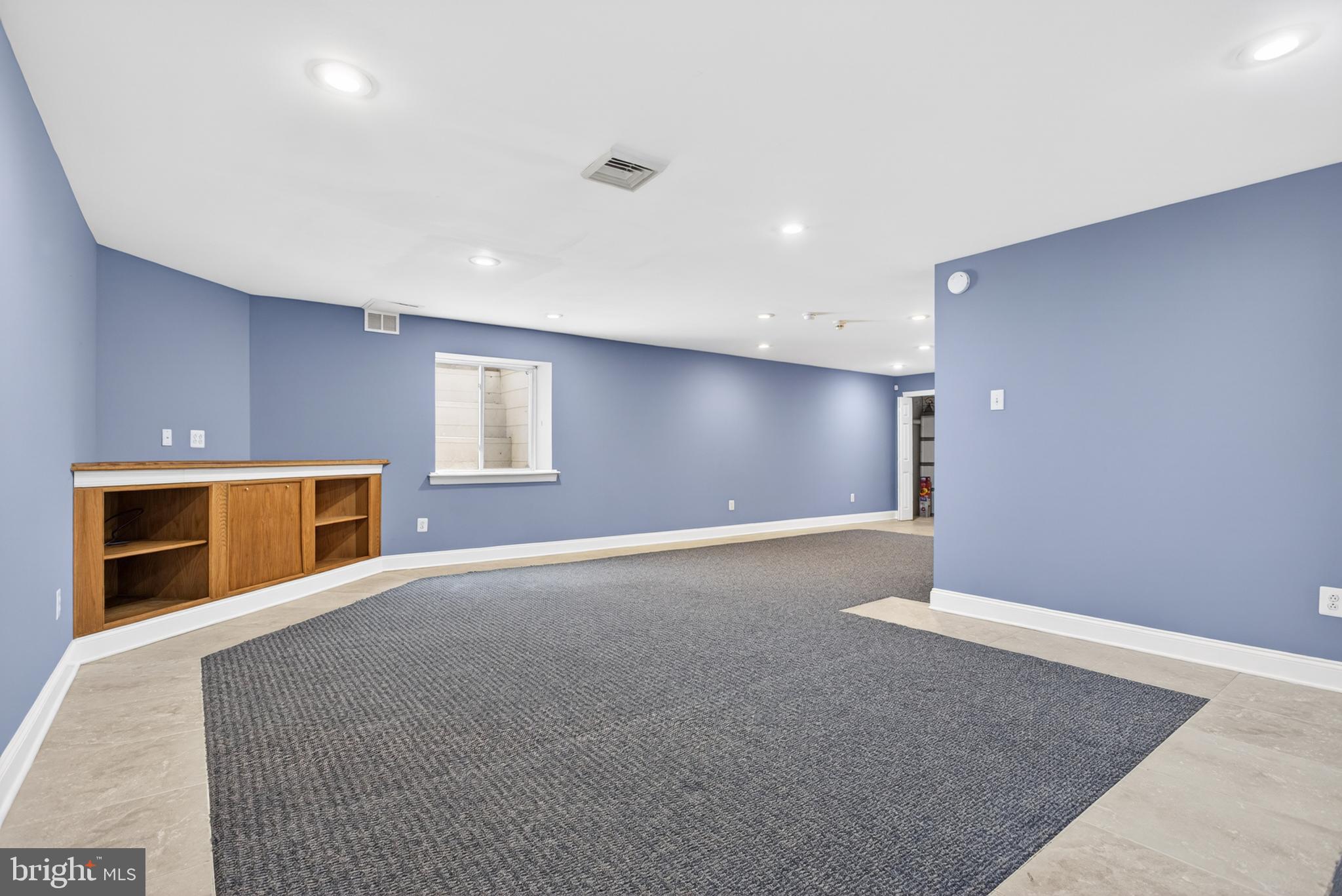 WILLIAMSBURG VILLA - Residential