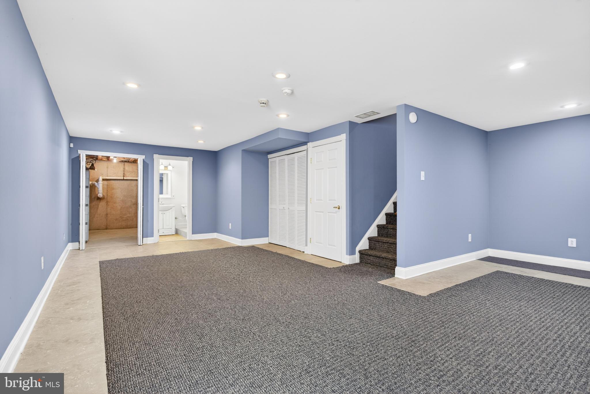 WILLIAMSBURG VILLA - Residential