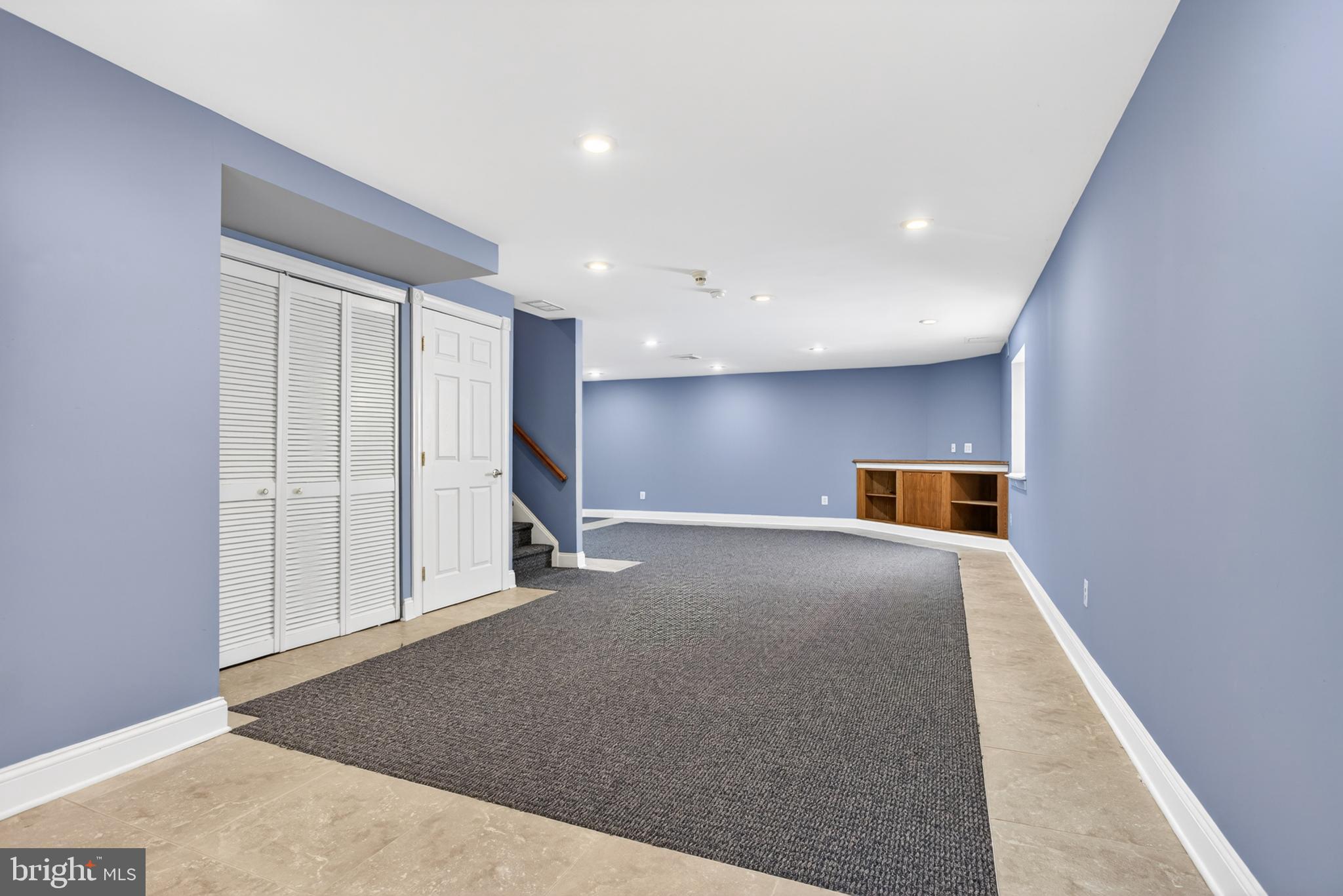WILLIAMSBURG VILLA - Residential