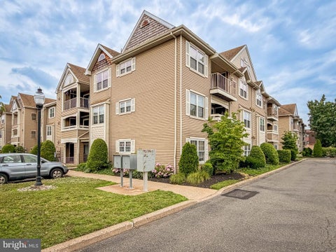 Condo For Sale - 72105 Delaire Landing Road<br/> PHILADELPHIA, PA 19114