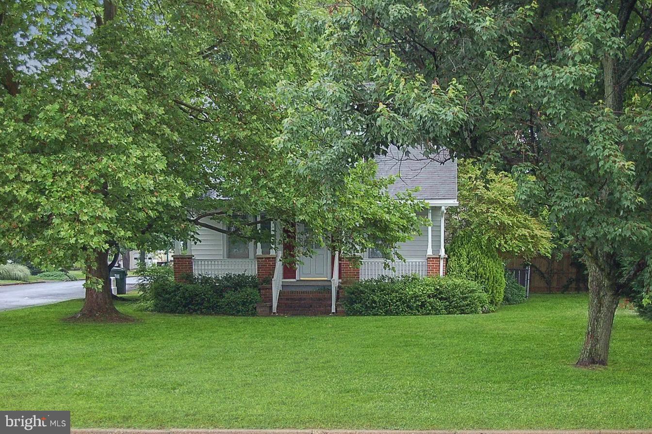 Charming 3-Bedroom Home in the Heart of Easton, MD
Welcome to this beautifully updated 3-bedroom, 1.5 bath home located just minutes from downtown Easton. Step inside to discover resurfaced hardwood floors that add warmth and character throughout the living spaces. The kitchen has been upgraded with brand-new appliances, brand new washer and dryer offering a fresh and modern space for cooking and entertaining.
Relax and unwind on the inviting shaded front porch—perfect for morning coffee or evening chats. Enjoy the convenience of being close to Easton's vibrant downtown, with shops, restaurants, and popular tourist attractions all within easy reach.
This move-in ready home offers comfort, style, and a prime location in one of Maryland’s most charming historic towns. This home has plenty of space and also has a flex space on the 2nd level.