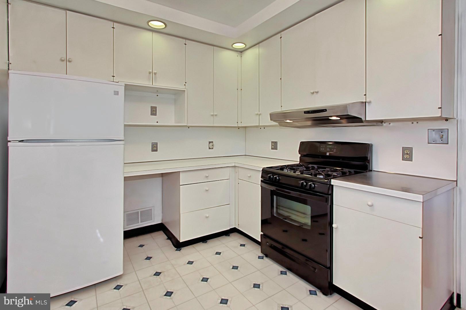 ADDISON HEIGHTS - Residential Lease